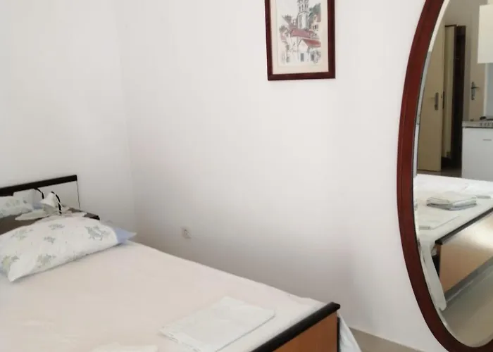 Omis Apartment On The Beach
