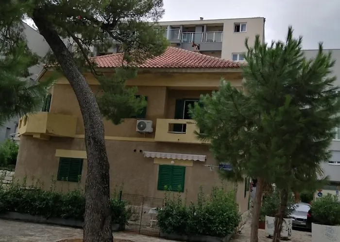 Omis Apartment On The Beach