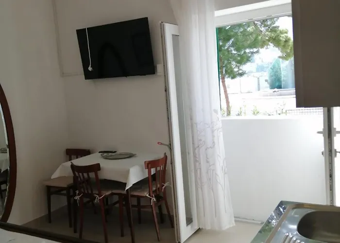 Omis Apartment On The Beach